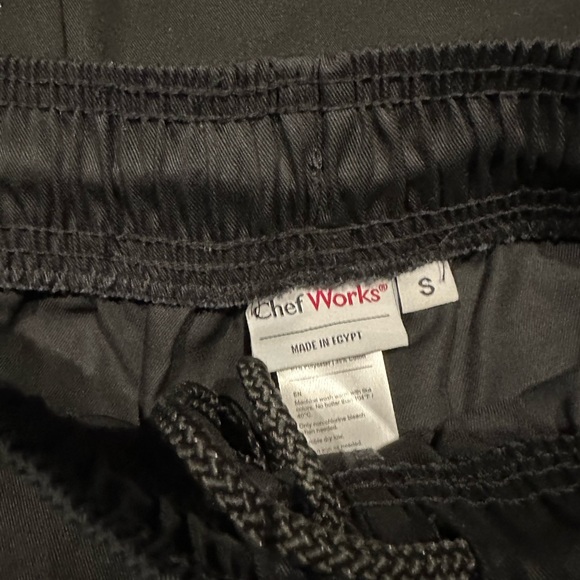 New’Chef Works’ pant size Small with Large chef coats and 4 bistro aprons - Picture 5 of 6